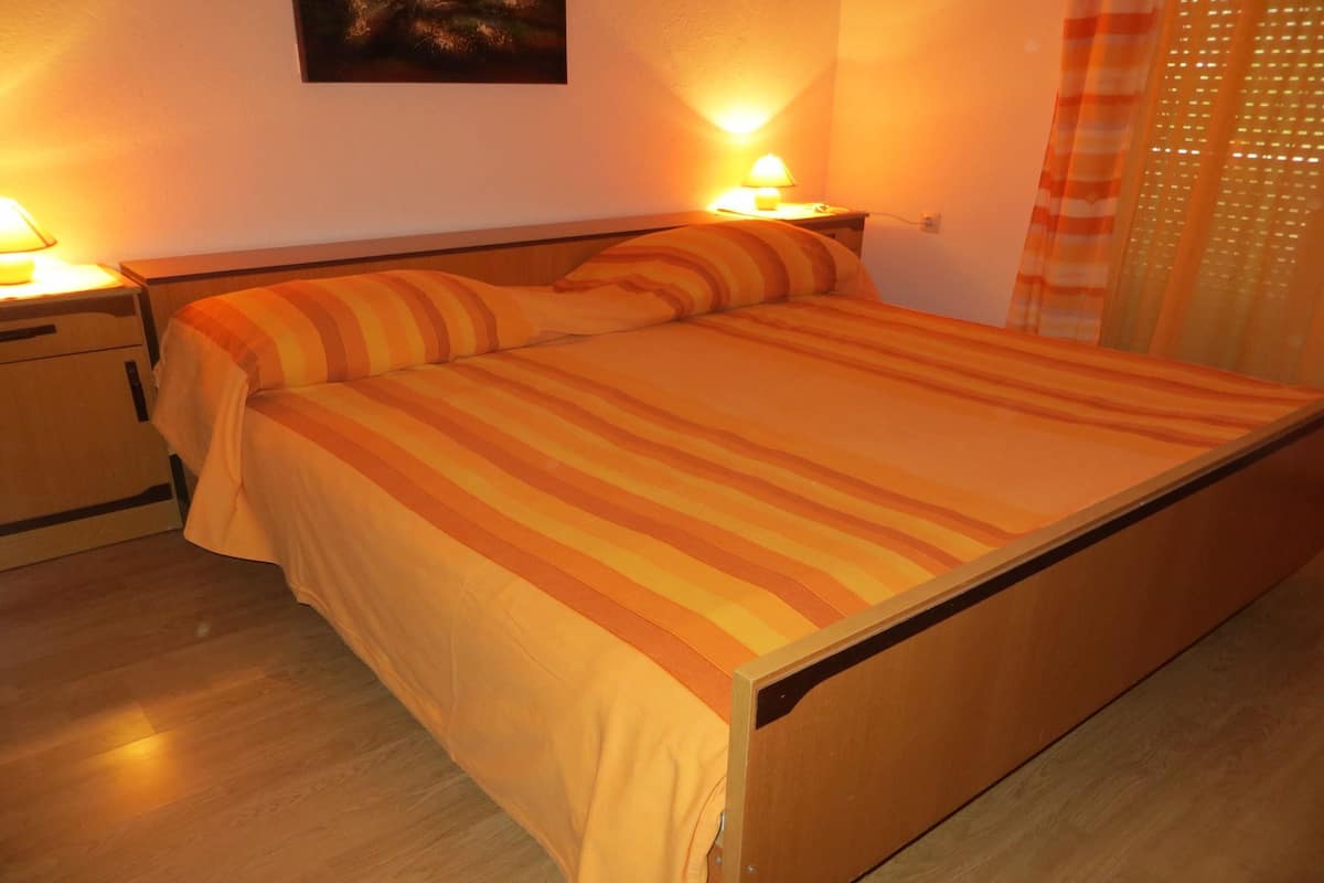 Apartment, Multiple Beds | Free WiFi, bed sheets