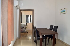 Apartment, 2 Double Beds | Private kitchen | Oven, stovetop, coffee/tea maker, cookware/dishes/utensils - Apartments Ante Seline (Starigrad)