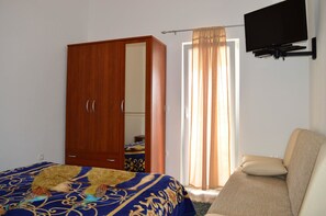 Apartment, Multiple Beds | Free WiFi, bed sheets