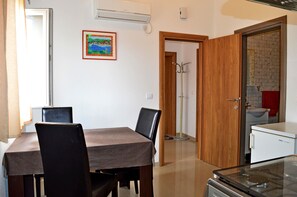 Apartment, Multiple Beds | Private kitchen