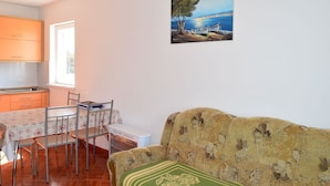 Apartment, Multiple Beds | Living room