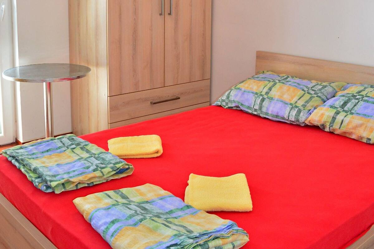 Apartment, Multiple Beds