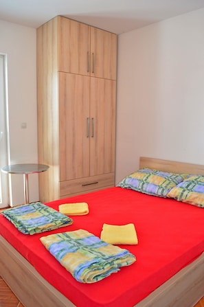 Appartement, Plusieurs lits | Accès au Wi-Fi (inclus), literie fournie