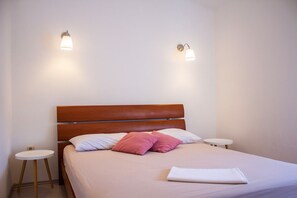 Free WiFi, bed sheets