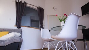 Departamento, 1 cama matrimonial y sofá cama | Wifi gratis y ropa de cama 
