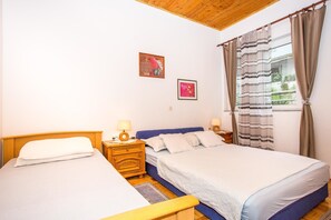 Free WiFi, bed sheets - Apartments Divna Tomas (Omis)