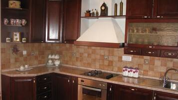 Ofen, Herdplatte, Geschirrspüler, Kochgeschirr/Geschirr/Besteck