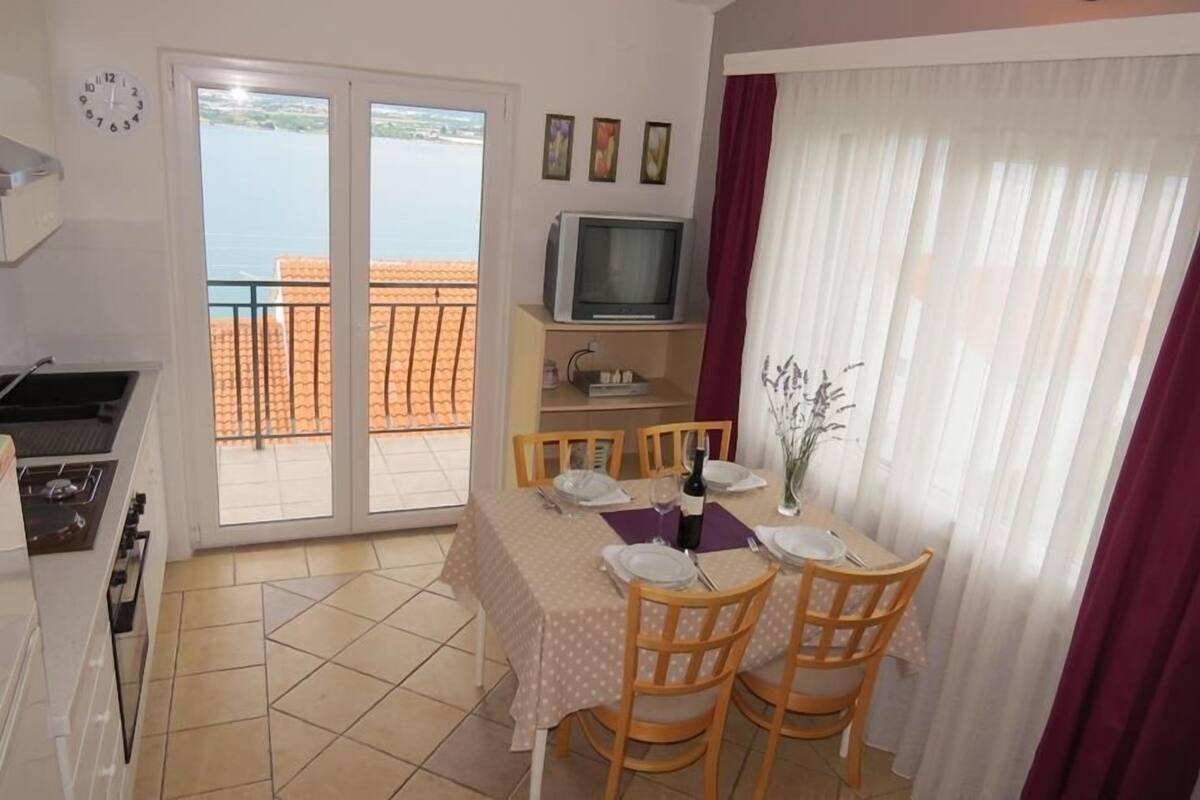 Apartment, Multiple Beds | Private kitchen