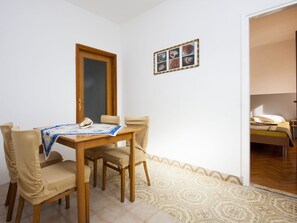 Apartment, 2 Einzelbetten | Eigene Küche | Kühlschrank, Mikrowelle, Herdplatte, Kochgeschirr/Geschirr/Besteck