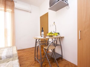Apartment, 2 Twin Beds | Free WiFi, bed sheets - Apartments Tanfara (Sibenik)