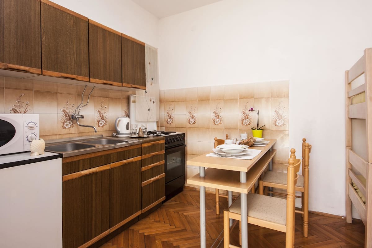 Apartment, 3 Single Beds | Private kitchen