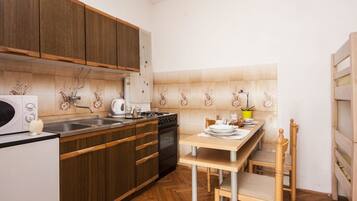 Apartment, 3 Einzelbetten | Eigene Küche | Kühlschrank, Mikrowelle, Herdplatte, Kochgeschirr/Geschirr/Besteck
