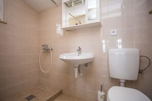 Apartment, 1 Doppelbett | Badezimmer | Dusche