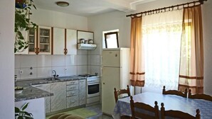 公寓, 多張床 | 私人廚房 | 爐具、廚房用具/餐具/器皿