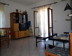 아파트, 침대(여러 개) | 거실 | TV