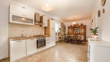 Ferienhaus, Mehrere Betten | Eigene Küche | Ofen, Herdplatte, Kochgeschirr/Geschirr/Besteck