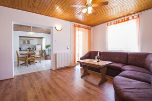 Villa, Mehrere Betten | Eigene Küche | Ofen, Herdplatte, Geschirrspüler, Kochgeschirr/Geschirr/Besteck