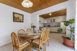 Villa, Multiple Beds | Private kitchen | Oven, stovetop, dishwasher, cookware/dishes/utensils