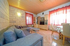 Apartment, Multiple Beds | Living room