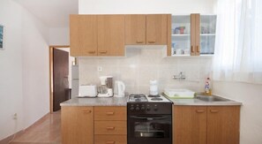 Enjoy cooking in this well-equipped kitchen with an oven, stovetop, and sink.