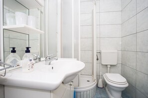 아파트, 더블침대 1개 및 소파베드 | 욕실 | 샤워 시설