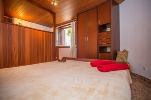 Apartment, 1 Double Bed with Sofa bed | Bed sheets - Apartments and Rooms Anita (Selca)