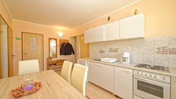 Apartment, 2 Double Beds | Private kitchen