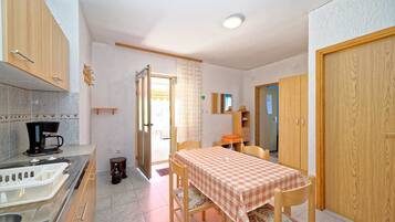 Apartment, 1 Doppelbett | Eigene Küche | Kühlschrank, Mikrowelle, Ofen, Wasserkocher mit Kaffee-/Teezubehör