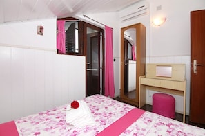 Free WiFi, bed sheets - Apartments Jovicic Susak (Marina)