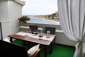 Apartment, Multiple Beds | Living room