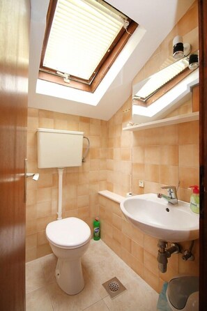 Apartment, Multiple Beds | Bathroom