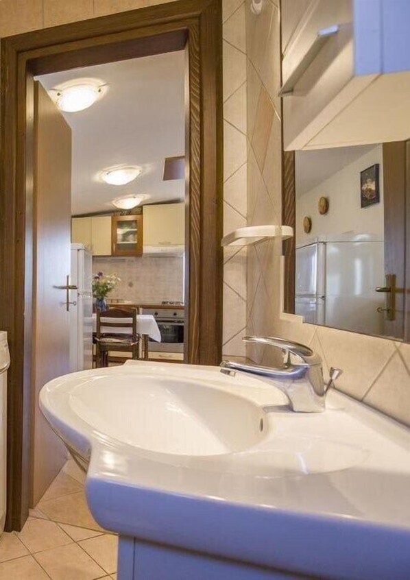 House, 1 Double Bed with Sofa bed | Bathroom