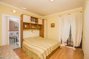 Apartment, Mehrere Betten | Kostenloses WLAN, Bettwäsche