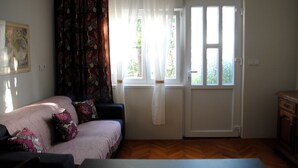 Apartment, 1 Double Bed with Sofa bed | WiFi (free), bed sheets - Apartments Debelić (Rab)