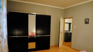 Apartment, 1 Double Bed with Sofa bed | WiFi (free), bed sheets - Apartments Debelić (Rab)