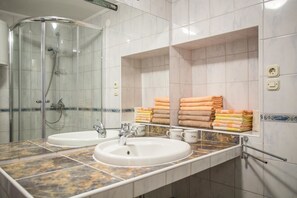 Leilighet, flere senger | Bad | Dusj