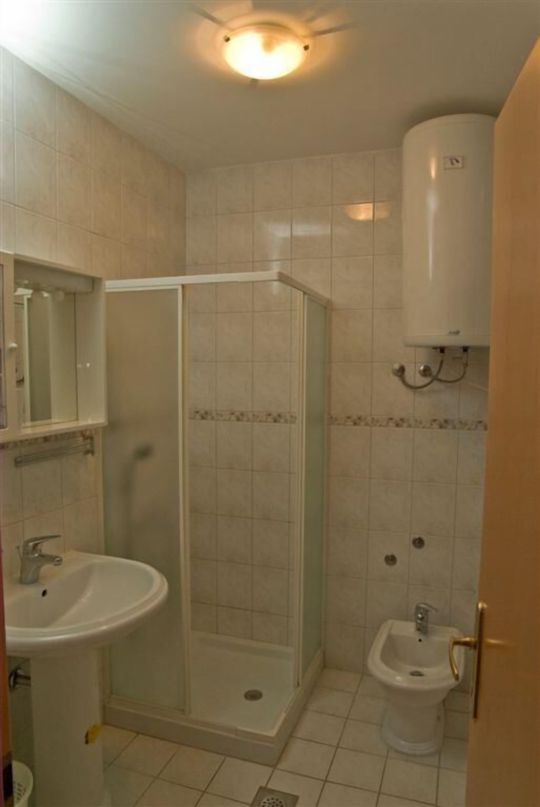 Appartement, plusieurs lits | Salle de bain