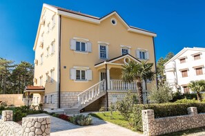 Apartment, Multiple Beds | Exterior