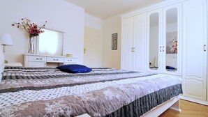 Apartment, Multiple Beds | WiFi (free), bed sheets