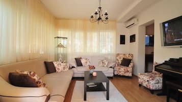 Apartment, Multiple Beds | Living room | TV