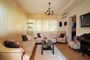 Apartment, Multiple Beds | Living room | TV - Villa Schober Appartment (Baska)
