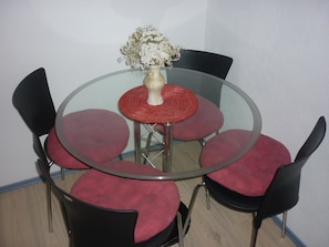 Apartamento, varias camas | Cocina privada | Horno, placa de cocina y utensilios de cocina