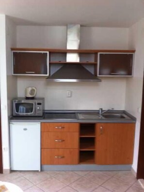 Appartement, 1 lit double et 1 canapé-lit | Cuisine privée | Four, plaque de cuisson, batterie de cuisine, vaisselle et ustensiles