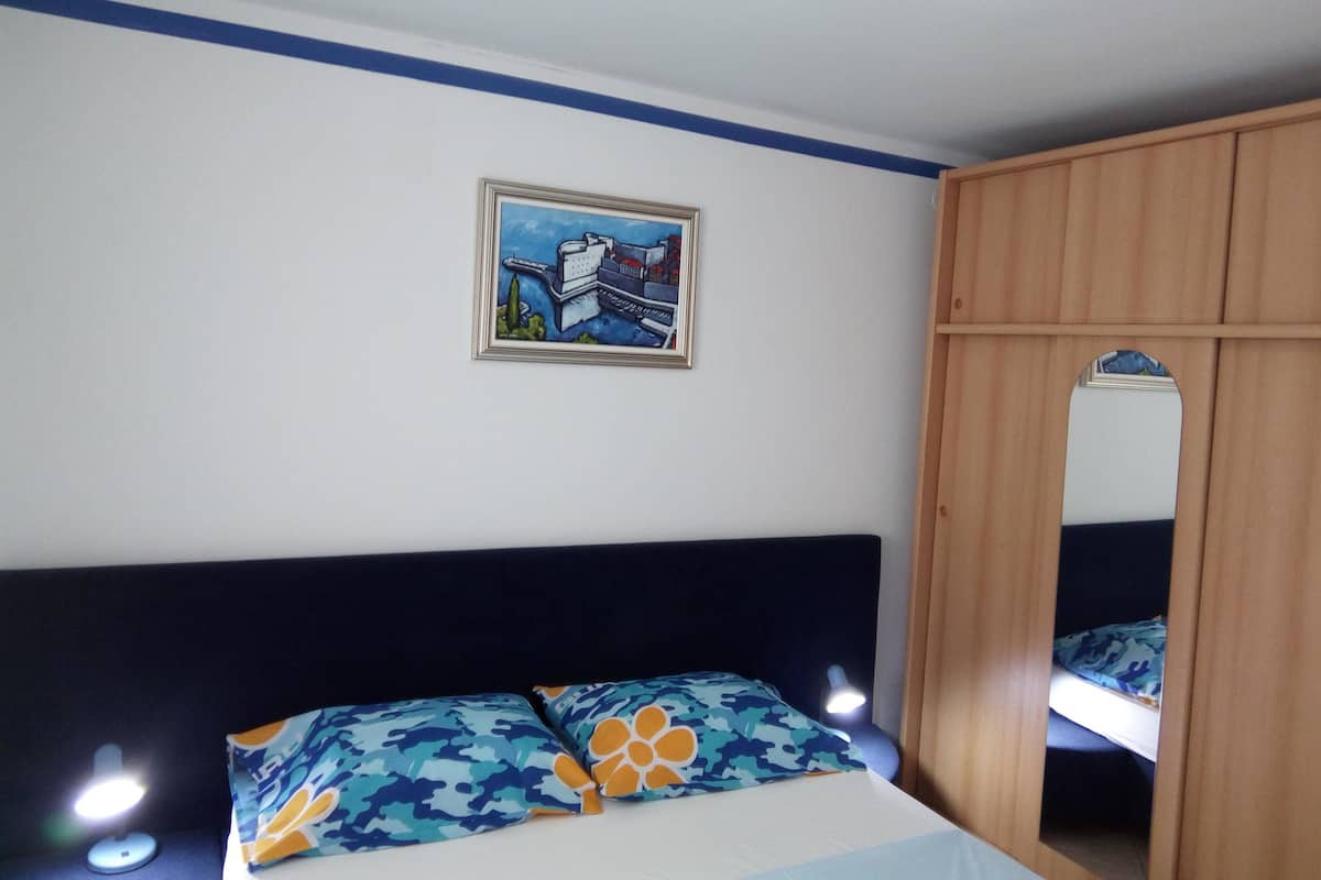 Apartment, Multiple Beds