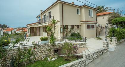Apartments Nada Palit