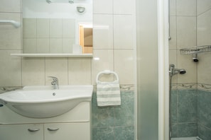 Apartment, 2 Double Beds | Bathroom