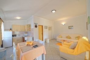 Apartamento, várias camas | Wi-Fi de cortesia, roupa de cama