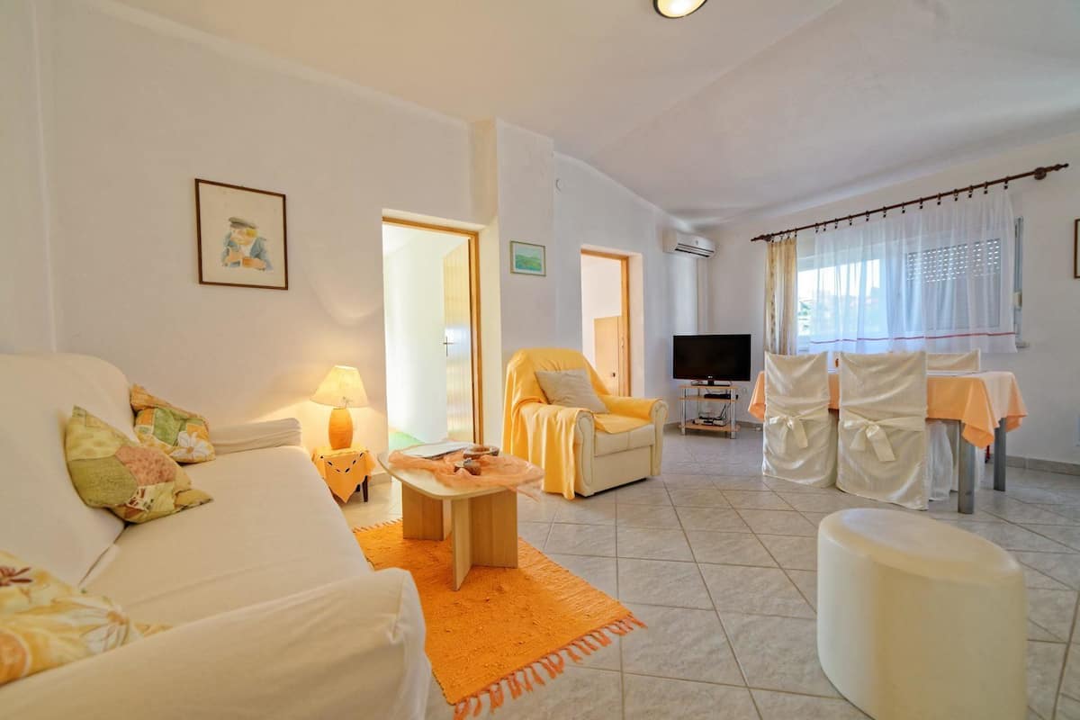 Apartment, Multiple Beds | Living room | TV
