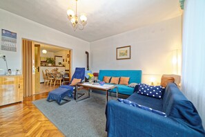 Apartment, Multiple Beds | Living room