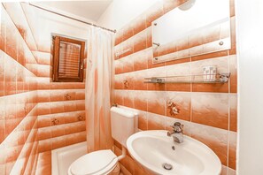 Shower, deep-soaking bathtub - Apartments Jasko / Three Bedroom Jasko 1 (Rab)